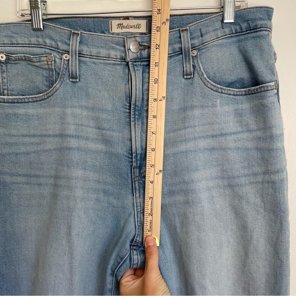 Madewell The Perfect Vintage Straight Jean in Danby Wash: Knee-Rip Edition 31 - Picture 12 of 16